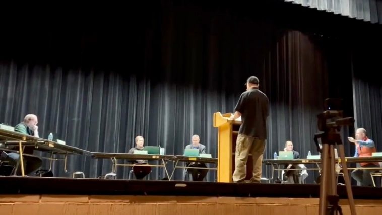 parent-censored-at-school-board-meeting-as-he-gave-a-speech-about-nsba-and-attorney-general’s-memo-(video)