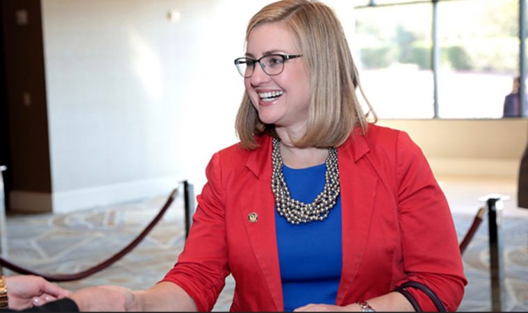 phoenix-mandates-vaccines-for-all-employees-–-phoenix-mayor-kate-gallego-runs-from-reporters-when-questioned-(video)