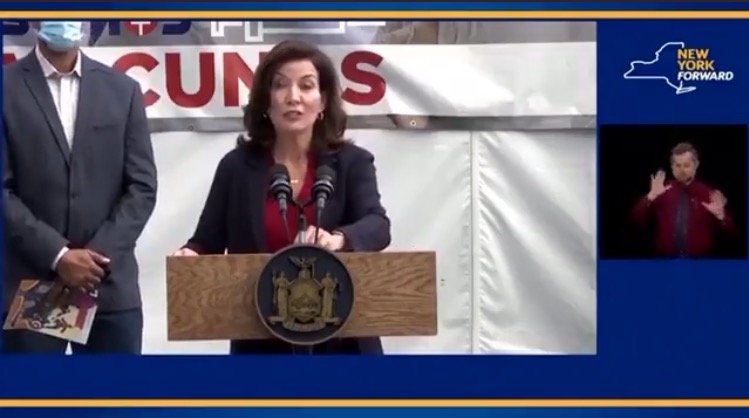 “it’s-coming”-–-new-york-gov.-hochul-declares-state-of-emergency-due-to-omicron-variant
