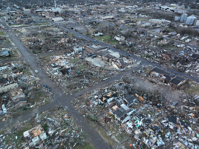 update:-over-100-feared-dead-in-kentucky-after-tornadoes-rip-through-heartland