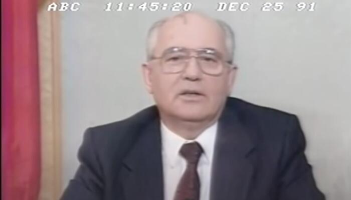 30-years-ago,-the-soviet-union-collapsed-and-the-press-praised-gorbachev