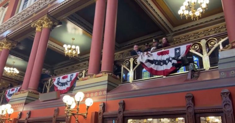 watch:-pro-palestinian-protesters-interrupt-dem-governor’s-address,-scream-‘cease-fire-now’
