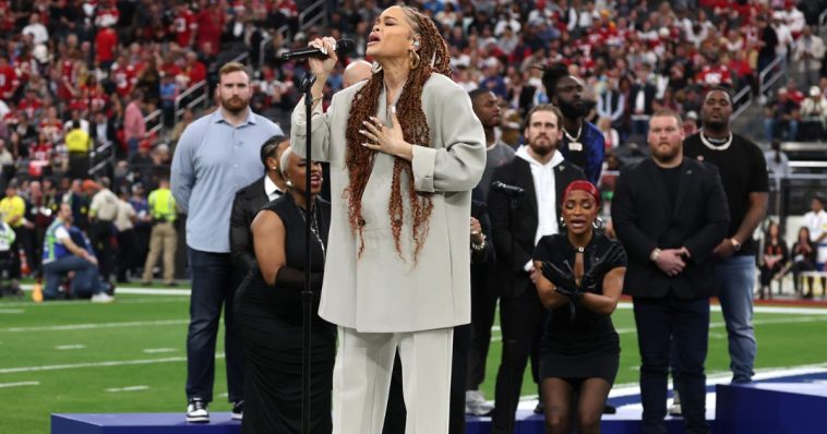 watch:-the-‘black-national-anthem’-gets-almost-non-existent-applause-from-super-bowl-audience