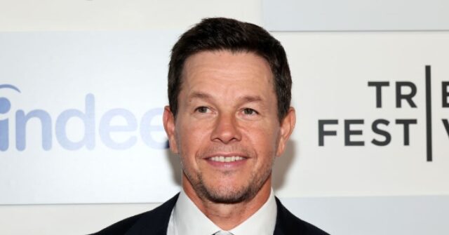 ‘stay-prayed-up’:-mark-wahlberg-leads-prayer-during-super-bowl-ad-for-catholic-app-hallow