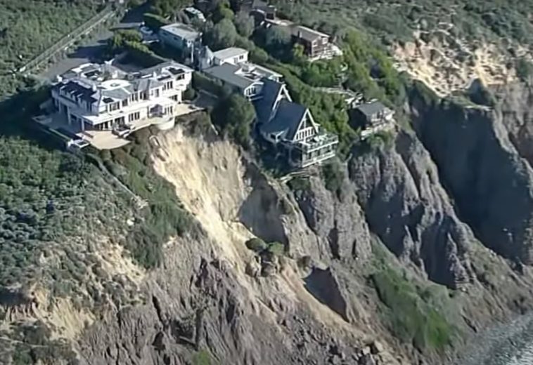 3-multimillion-dollar-homes-teetering-on-edge-of-california-cliff-after-landslide,-footage-shows
