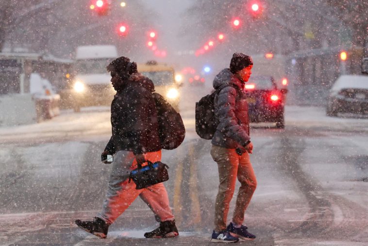 nyc-weather-live-updates:-massive-snow-storm,-train-delays,-school-closures-and-more