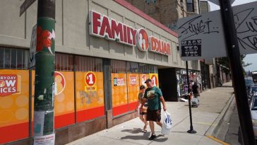 chicago-security-guard-gunned-down-with-rifle,-killed-in-family-dollar-store:-police