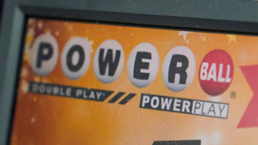 powerball-jackpot-increases-to-$935-million-after-no-one-wins-the-top-prize