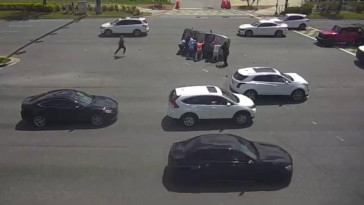 bystanders-flip-suv-after-crash-on-busy-florida-boulevard:-video