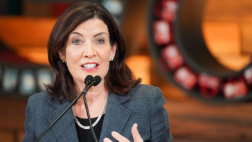 ny-gov.-kathy-hochul’s-campaign-sued-for-failing-to-pay-$50k-fine-over-not-carrying-employees’-insurance-coverage