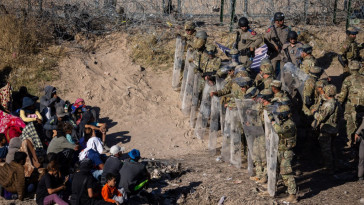 texas-arrests-70-more migrants-who-stormed-el-paso-border,-assaulted-national-guard-troops-in-wild-caught-on-camera-scene