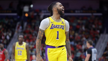 lakers-hold-off-pelicans’-2nd-half-surge-to-earn-no.-7-seed-in-nba-playoffs