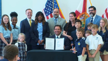 desantis-signs-florida-bill-making-it-harder-to-‘weaponize’-book-bans-in-public-schools