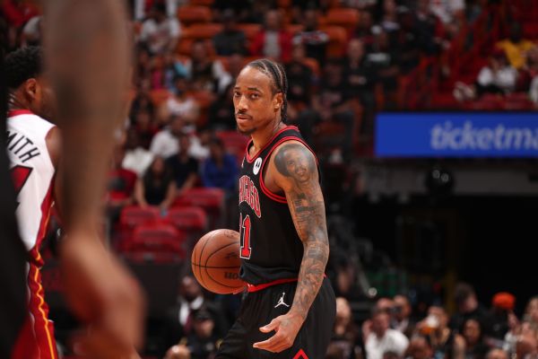 derozan-keen-on-return-to-bulls,-but-with-caveat
