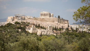 greece-sightseeing-travel-guide:-ancient-ruins,-rugged-mountains,-mediterranean-waters