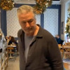 watch:-alec-baldwin-gets-confronted-by-anti-israel-protester,-punches-camera-to-shut-her-up-–-‘why-did-you-kill-that-lady?’
