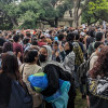 ut-austin-protests-descend-into-chaos,-anti-israel-students-yell-at-police:-‘pigs-go-home!’