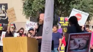 watch:-abortion-advocate-desperately-tries-to-interrupt-pastor’s-prayer-at-capitol,-fails-miserably