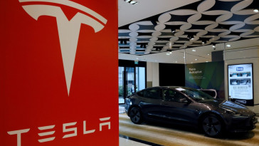 tesla-driver-using-autopilot-mode-charged-with-vehicular-homicide-in-death-of-motorcyclist