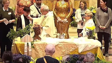 male-bishop-rips-collar-off-female-cleric-for-forgetting-words-to-prayer-—-quickly-called-a-misogynist-but-claims-he-was-joking