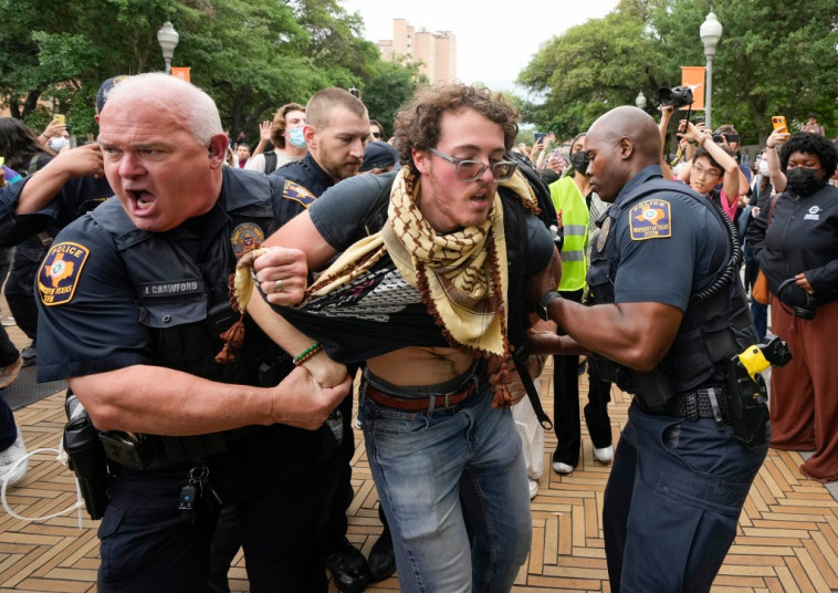 dozens-arrested-on-usc-campus;-students-detained-at-university-of-texas-in-latest-clash-between-cops,-anti-israel-protesters