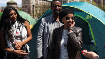ilhan-omar’s-daughter-returns-to-columbia-with-her-mom-to-cheer-on-anti-israel-protesters-as-deadline-to-clear-out-nears