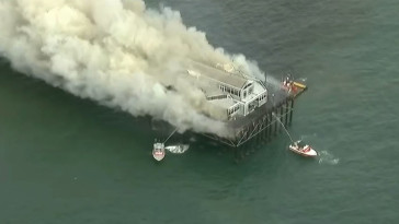 watch:-massive-fire-breaks-out-on-historic-southern-california-pier