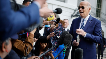 biden-joins-howard-stern-for-softball-interview-a-day-after-ny-times-rips-‘troubling’-lack-of-availability