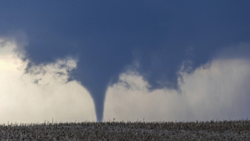 tornadoes-cause-massive-damage-to-hundreds-of-homes-throughout-midwest:-‘pretty-flattened’